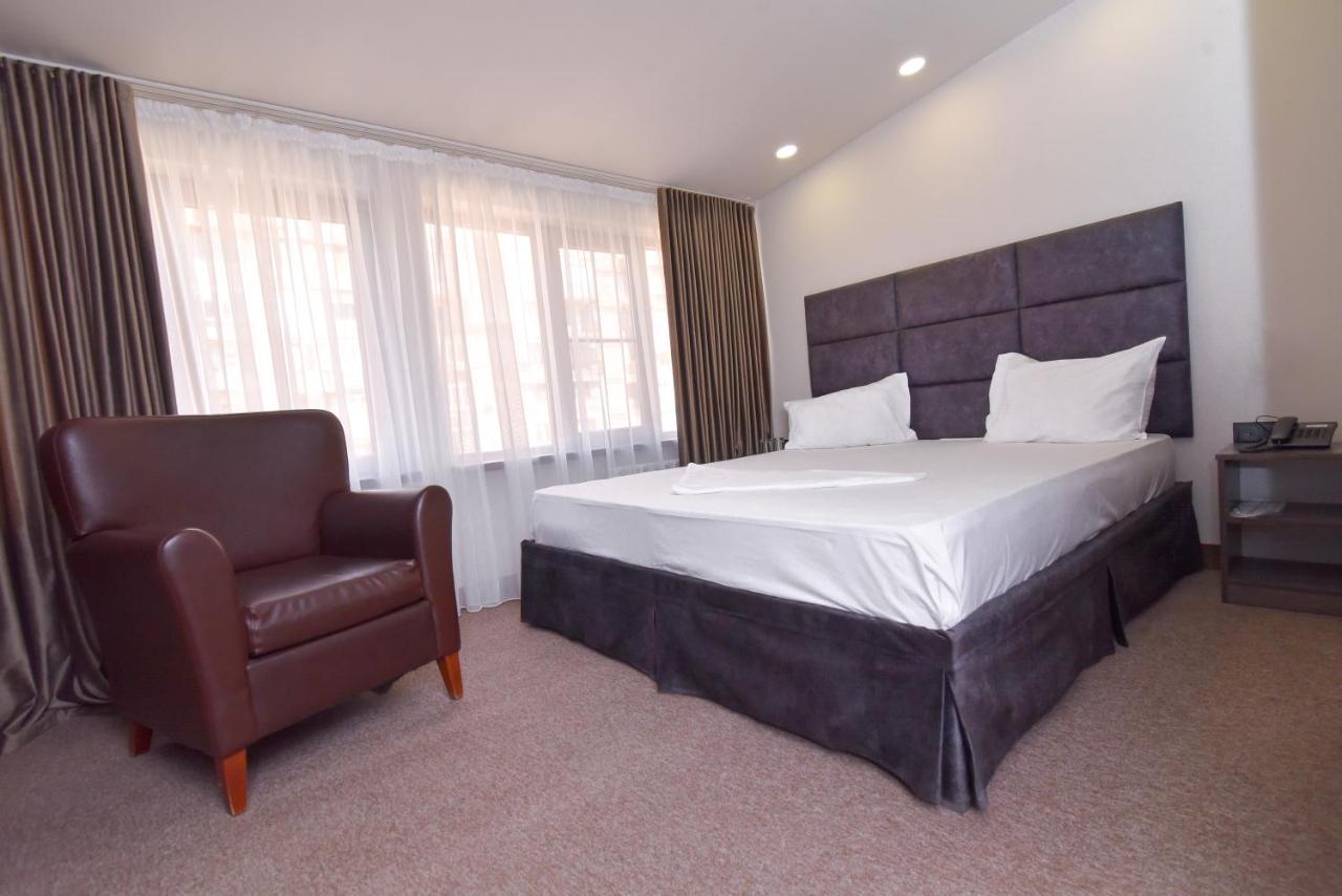 Elysium Gallery Hotel Erévan Extérieur photo