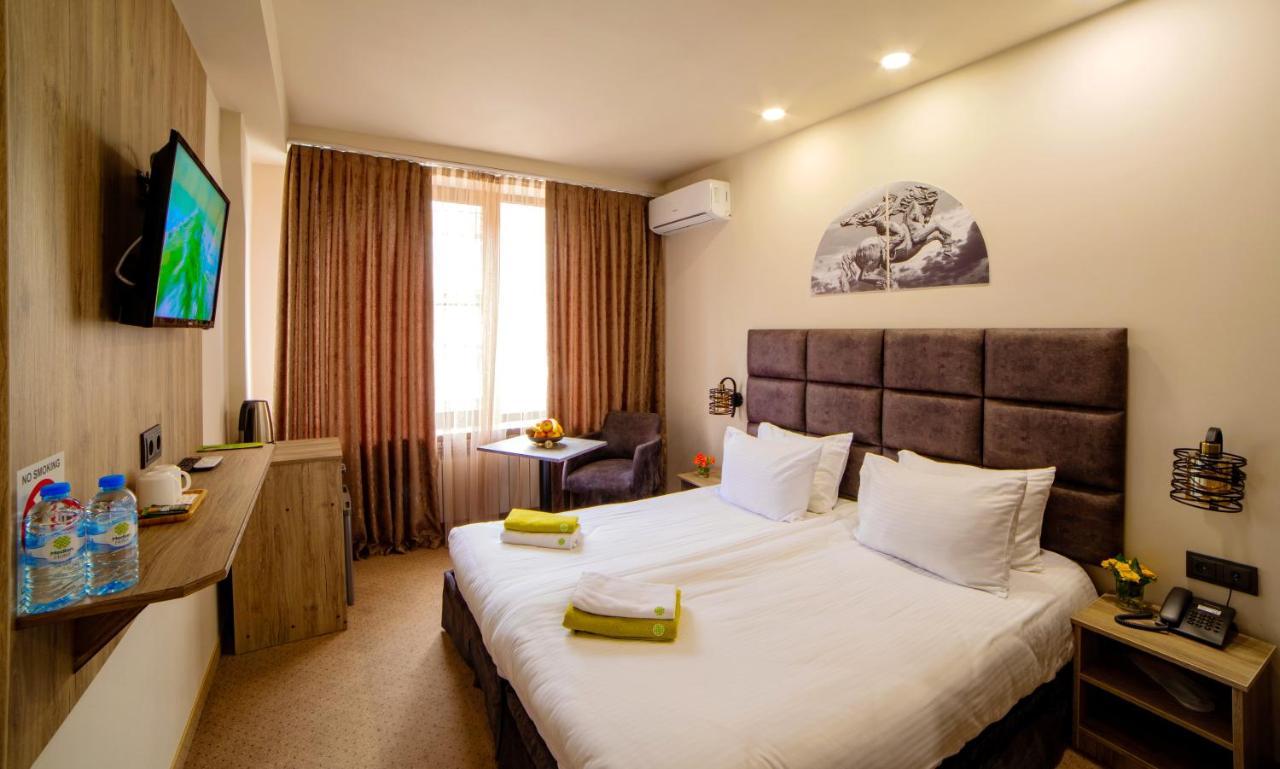 Elysium Gallery Hotel Erévan Extérieur photo