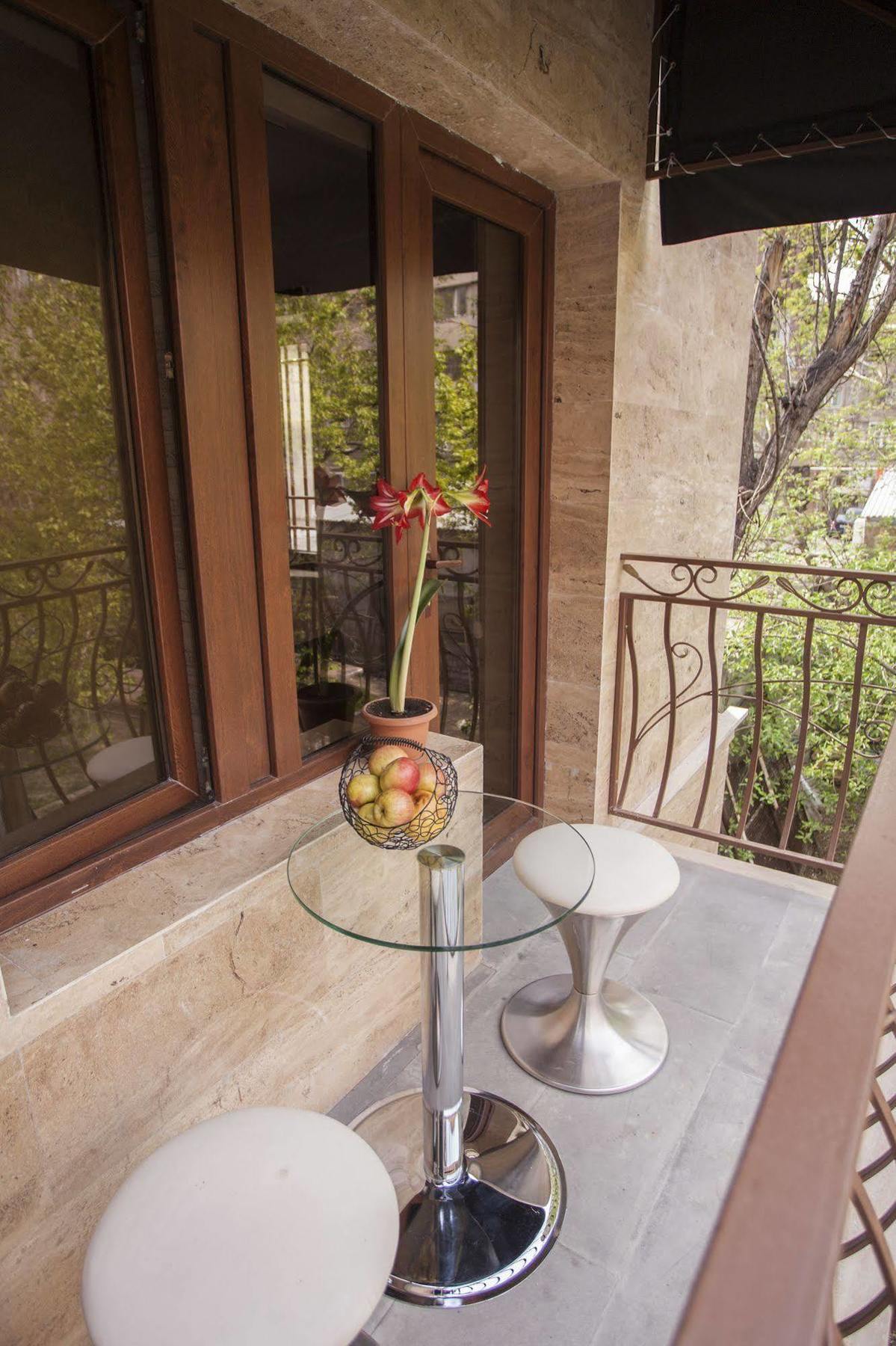 Elysium Gallery Hotel Erévan Extérieur photo
